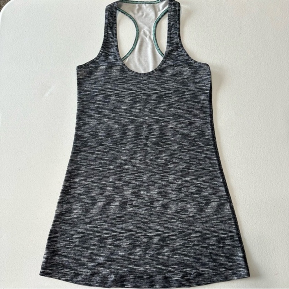 (1113) Lululemon Tank Top Size 4